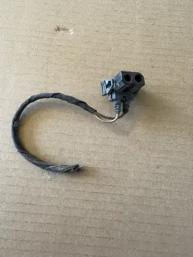 61131378416 BMW Differential Sensor Cable Plug Connector Pole